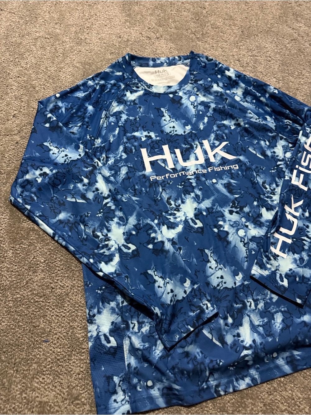 HUK FISHING blue camouflage performance top super soft size small great fit